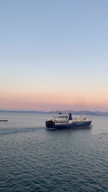 Summer on Tinos means slow afternoons, long shadows, and music drifting through the villages.✨✨

#tinos #tinosisland #panotheartisthouse #triantaros #triantarosartisthouse #cyclades_islands #slowliving
