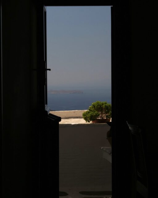 View loading ….. 

🌞

Photo: @florianhaentjes 

#tinos #tinosisland #cyclades_islands #cycladicarchitecture #panotheartisthouse #panotinos #triantarosartisthouse #triantaros