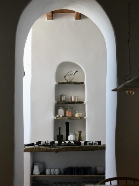 The kitchen extends in Summer to the outdoors - cutting the vegetables on the terrace, overlooking time and the sea 🌊

🌞🌞 

#cycladicarchitecture #slowliving #tinosisland #cyclades_islands #tinos #panotheartisthouse #triantaros #triantarosartisthouse #slowtravel